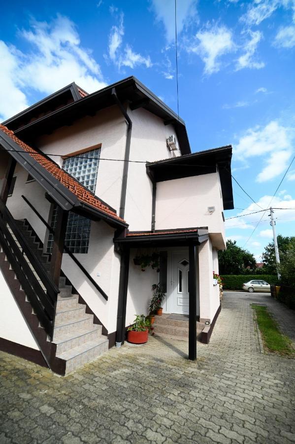 Apartman Ema Velika Gorica Exteriör bild